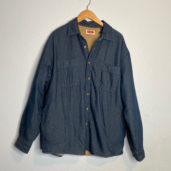Wrangler Other - Wrangler light denim Sherpa lined jacket Shaket mens size large like new